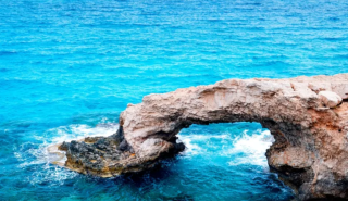 Η «Αψίδα των Εραστών» στις ακτές της Αδριατικής κατέρρευσε ανήμερα του Αγ. Βαλεντίνου