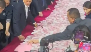 Κινεζική εταιρεία μοίρασε το 70% των κερδών στους υπαλλήλους της - «Πάρτε όσα μπορείτε»