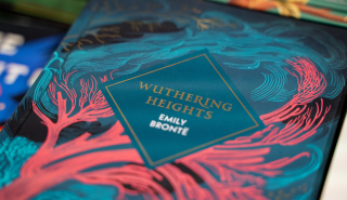 Έμιλι Μπροντέ: Το αίνιγμα πίσω από τα Ανεμοδαρμένα Ύψη