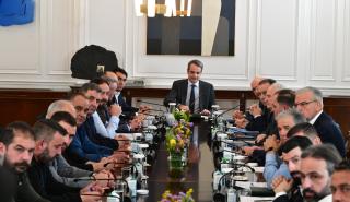 Σε εξέλιξη η συνάντηση Μητσοτάκη με εκπροσώπους κτηνοτρόφων στο Μέγαρο Μαξίμου