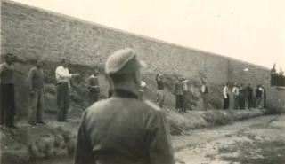 Μενδώνη: Ολοκληρώθηκε η μεταβίβαση κυριότητας της φωτογραφικής συλλογής των 200 της Καισαριανής