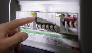 Ακίνητα: SOS για τα «γερασμένα» κτήρια από τις επικίνδυνες ηλεκτρικές εγκαταστάσεις