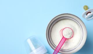 Κρίση στο βρεφικό γάλα: Εισαγγελική έρευνα σε πέντε εταιρείες - Ανακλήσεις σε 60 χώρες