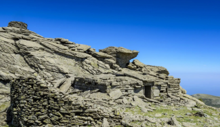 Τα παράξενα Δρακόσπιτα της νότιας Εύβοιας