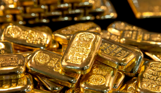 Δολάριο, ομόλογα και επιτόκια έστειλαν τον χρυσό σε χαμηλό 2 εβδομάδων