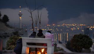 Οι αγορές σε νευρική κρίση - Όλο και πιο κοντά τα «χειρότερα σενάρια»