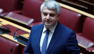 Οδυσσέας Κωνσταντινόπουλος: Παραδίδει την έδρα στο ΠΑΣΟΚ μετά τη διαγραφή του