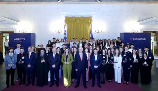 «Μπροστά για την Παιδεία»: Η Eurobank βράβευσε τους «Πρώτους των Πρώτων» παρουσία του ΠτΔ