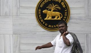 Ινδία: Οι τράπεζες ζητούν απ' την κεντρική τράπεζα χαλάρωση των κανόνων στις συναλλαγές συναλλάγματος