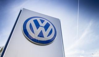 Η VW «ψαλιδίζει» 50.000 θέσεις εργασίας στη Γερμανία έως το 2030