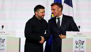 Μακρόν: «Η Ρωσία κάνει λάθος αν ελπίζει ότι ο πόλεμος θα αναστείλει τα εις βάρος της μέτρων»