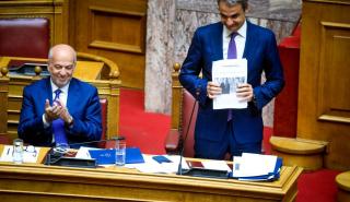 Τα μηνύματα Μητσοτάκη, οι εκλογές και οι επαφές του Αλέξη στο Παρίσι
