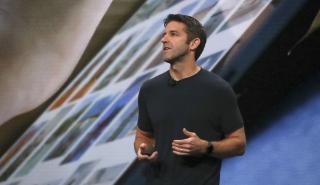 Apple: Νέα εποχή με Τέρνους εν μέσω γεωπολιτικών πιέσεων και ανατροπών από AI