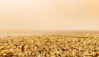 Κρήτη: Αφρικανική σκόνη «σκέπασε» το Ηράκλειο - Προβλήματα στο «Ν. Καζαντζάκης»