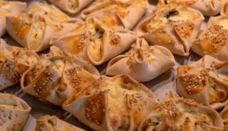 Τα γλυκά του Πάσχα στην Ελλάδα: Ένα γευστικό ταξίδι από το Ιόνιο μέχρι την Κρήτη