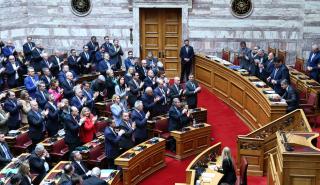 Τα ρουσφέτια, οι βουλευτές «στα μανταλάκια» και η απειλή Γεωργιάδη