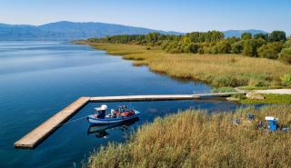 Λίμνη Τριχωνίδα: Απόδραση στη μεγαλύτερη φυσική λίμνη της Ελλάδας