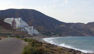 Από παλάτια μέχρι βίλες: Τα αυθαίρετα - μαμούθ που έγιναν διεθνή σκάνδαλα