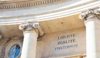 Η παράλυση στο Παρίσι αλλάζει τις ισορροπίες στην Ευρώπη