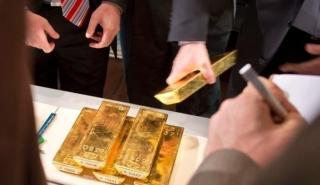 Χρυσός: Γιατί κατρακύλησε σχεδόν 30% η τιμή του μέσα σε πέντε μήνες