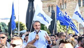 Το νεύμα του Μητσοτάκη στον Καραμανλή - Η «χολή» για τη συνάντηση Τσίπρα-Γκίλφοϊλ - Μπελάδες για Ανδρουλάκη