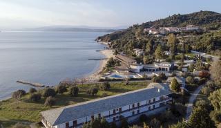 ΕΤΑΔ: Υπεγράφη η μίσθωση του ιστορικού «Ξενία Ουρανούπολης» με την Domes Resorts