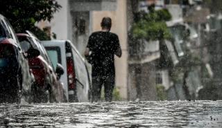 Κακοκαιρία: Καταιγίδες, 59.000 κεραυνοί, χαμηλές θερμοκρασίες - «Πνίγηκαν» Εύβοια και Θεσσαλία