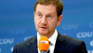 Γερμανία: Όχι στο «τείχος πυρός» προς AfD από τον πρωθυπουργό της Σαξονίας
