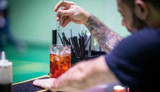 Beach Bar Management: Πώς να μειώσετε τα έξοδα χωρίς να θυσιάσετε την εμπειρία του πελάτη