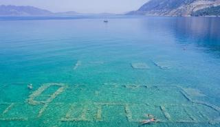 Η παραλία της Πελοποννήσου όπου θα κολυμπήσετε πάνω από μια βυθισμένη πόλη