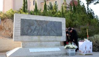 Σε κλίμα βαθιάς συγκίνησης οι εκδηλώσεις μνήμης για το Μάτι – Τρισάγιο, προσκλητήριο νεκρών και πορεία στο δρόμο της φωτιάς