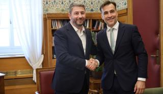 Επίσημα στο ΠΑΣΟΚ ο Χουρδάκης: Τον υποδέχθηκε ο Ανδρουλάκης - Με 33 βουλευτές η ΚΟ
