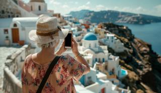 Σύνδρομο των Κυκλάδων: Πώς τα σοκάκια φθείρουν γόνατα και ισχία
