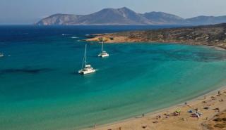 Οι καλύτερες παραλίες στις Μικρές Κυκλάδες για βουτιές σε τιρκουάζ νερά