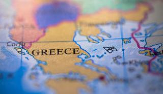 Προϋπολογισμός: Έσοδα, πλεονάσματα και αναπτυξιακό μοντέλο σε ενεργειακή «μέγγενη»
