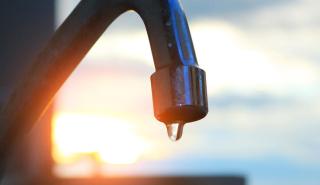 Σφίγγει η πιστωτική «θηλιά» για τις επιχειρήσεις