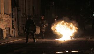 Επίθεση με μολότοφ σε αστυνομικούς τα ξημερώματα στα Εξάρχεια- Έγιναν δύο συλλήψεις
