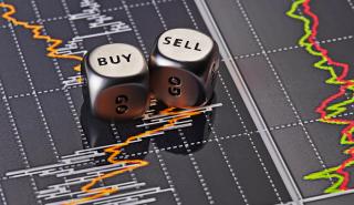 Ο M. Burry προτρέπει “sell” αλλά οι αγορές «ακούνε» τις Κεντρικές Τράπεζες και κάνουν πάρτι