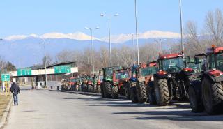 Μπλόκα αγροτών: Κλειστά τα τελωνεία Προμαχώνα και Ευζώνων