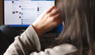 Φρένο στα ψεύτικα προφίλ βάζει το Facebook
