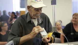 Την Τετάρτη η καταβολή των μειωμένων συντάξεων