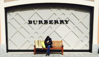 Ενισχυμένα τα έσοδα της Burberry - Ωφελήθηκε από τον τουρισμό στην Ευρώπη και το ισχυρό δολάριο