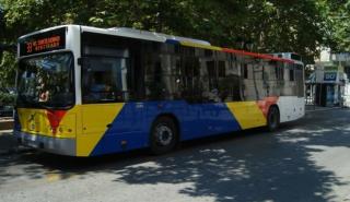 Θεσσαλονίκη: Αυτοκίνητο έπεσε σε στάση του ΟΑΣΘ μετά από τροχαίο – Τρεις τραυματίες