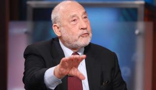 O Stiglitz «χαστουκίζει» Apple και Tim Cook