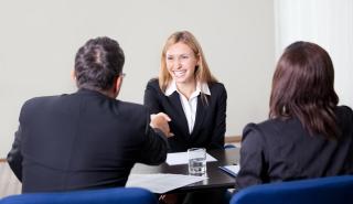 Με ρήτρα διατήρησης των θέσεων εργασίας οι 74.000 νέες προσλήψεις από το Ταμείο Ανάκαμψης - Τα πρώτα προγράμματα