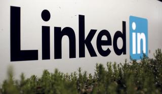 Γαλλία: Προσφυγές κατά του LinkedIn από 50 εφημερίδες - Γιατί το κατηγορούν