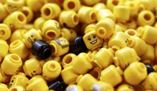 Η Lego διακόπτει οριστικά τις πωλήσεις παιχνιδιών της στη Ρωσία