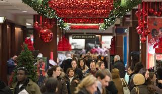 Ξεκινά στις 12 Δεκεμβρίου το εορταστικό ωράριο στα καταστήματα - Ποιες Κυριακές θα είναι ανοιχτά
