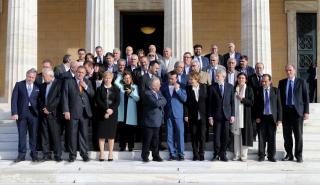 Νέοι υπουργοί, αλλά τα ίδια δύσκολα μέτωπα με τους θεσμούς 