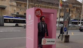 Ο Ken διαδηλώνει για τις συνθήκες εργασίας στην Κίνα